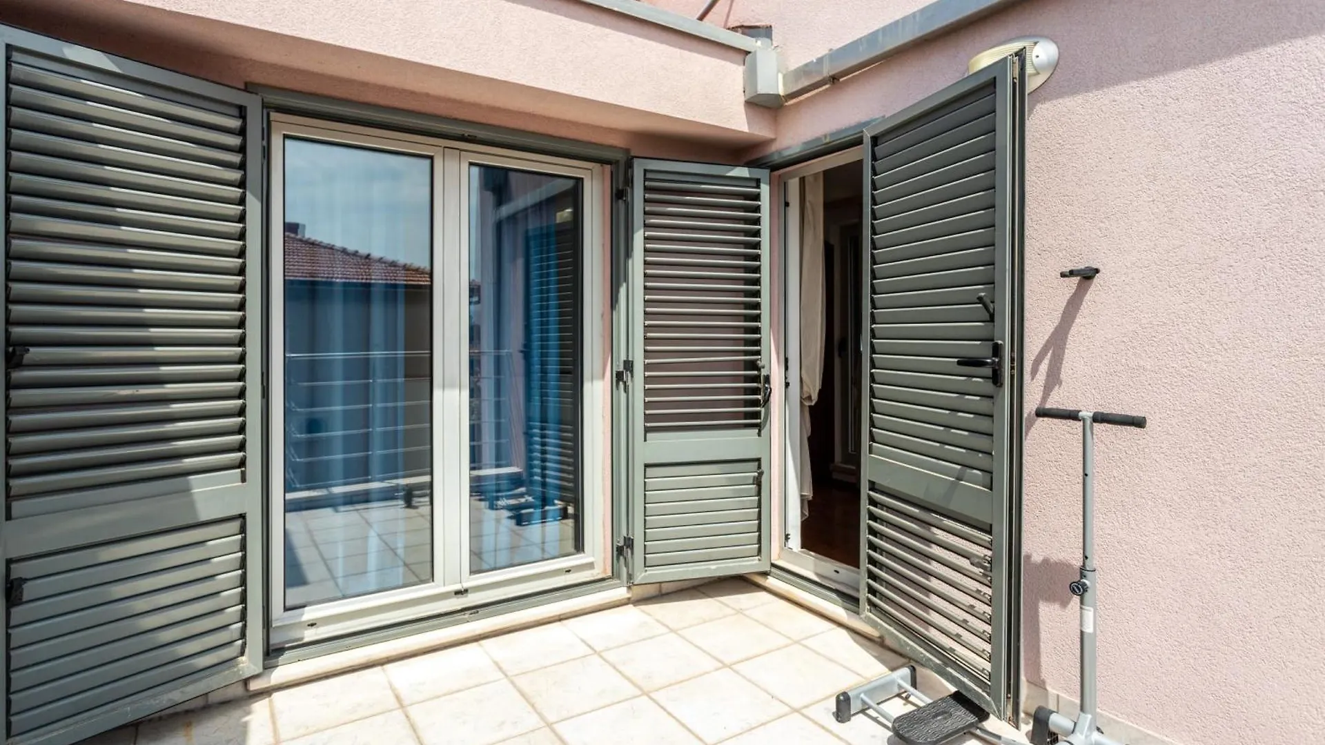 Villa Violeta With The Sea View, 3 Min Walk To The Beach Split