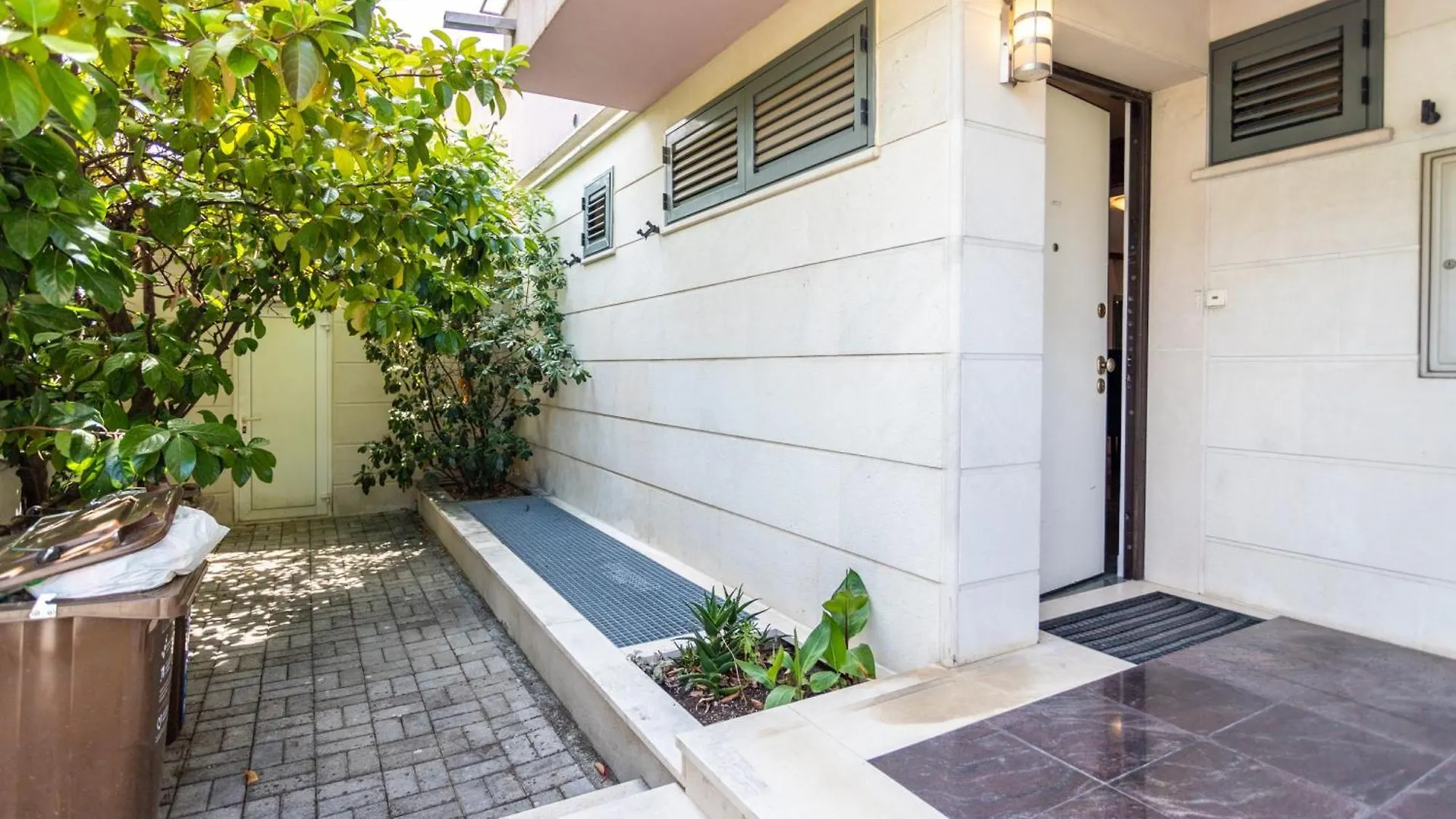 Villa Violeta With The Sea View, 3 Min Walk To The Beach Split