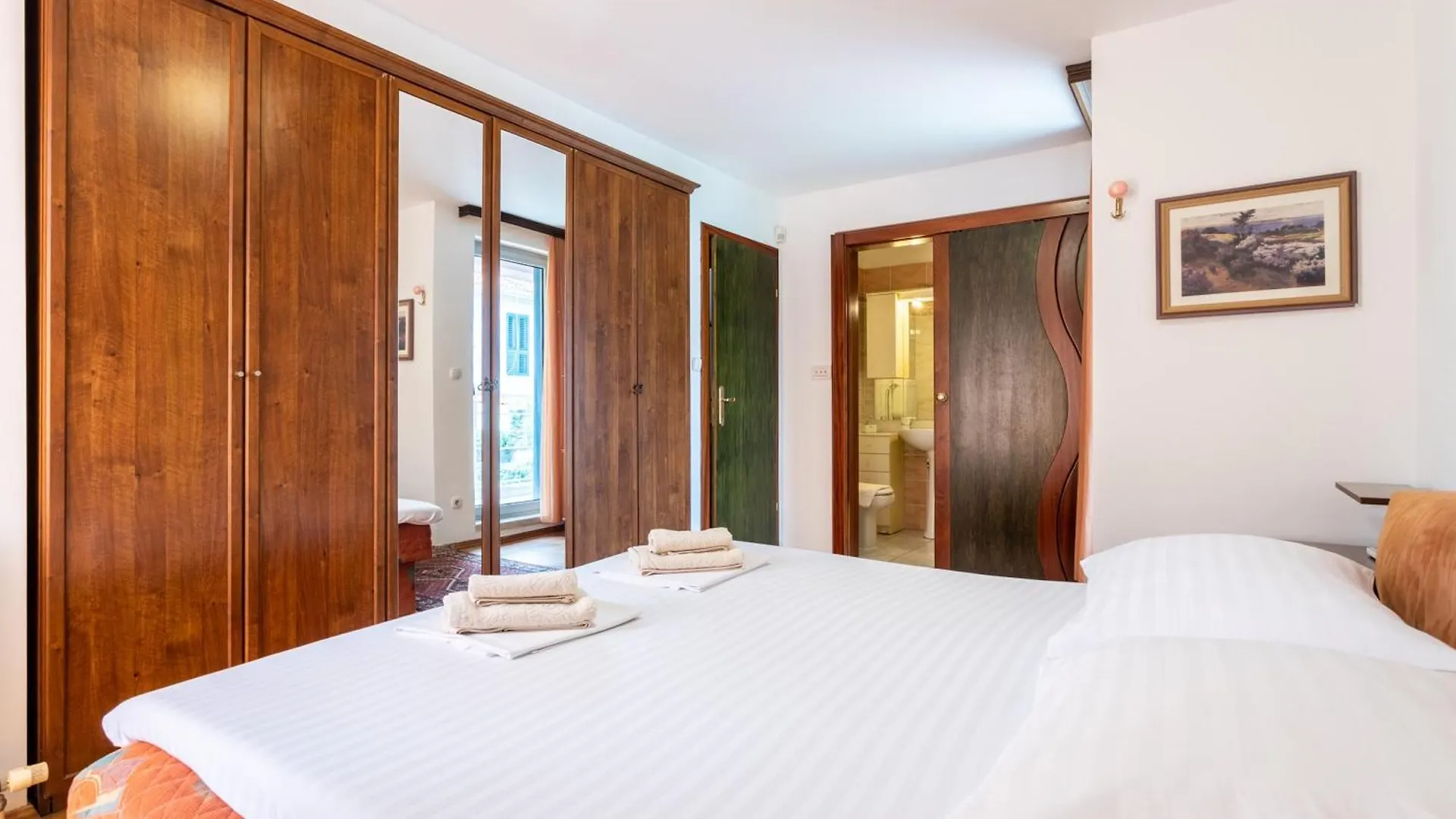 Villa Violeta With The Sea View, 3 Min Walk To The Beach Split