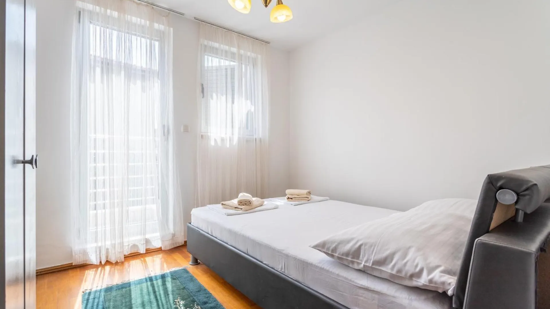 Villa Violeta With The Sea View, 3 Min Walk To The Beach Split